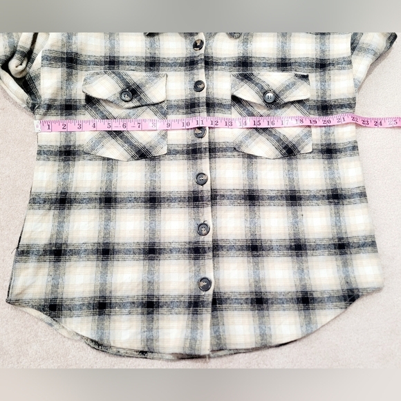 E & M Women’s Plaid Button-Down Shacket – 100% Cotton – Size Small - Picture 8 of 13